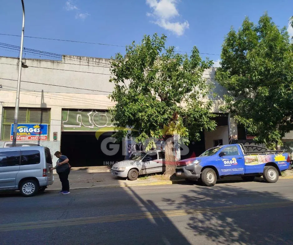 Local en AV. DE MAYO  al 2000, Ramos Mejia