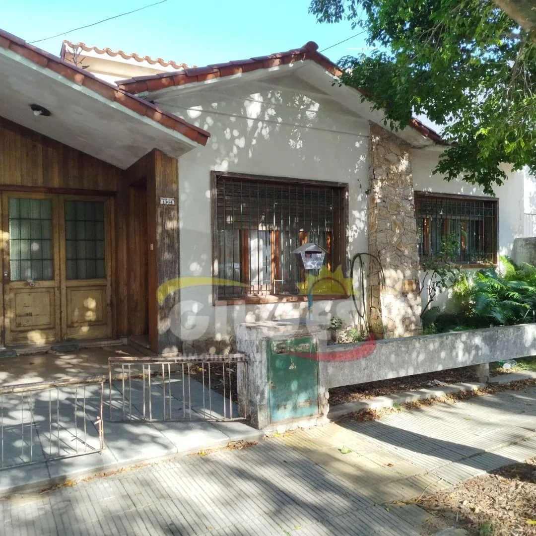 Casa en RAMON FALCÓN al 1300