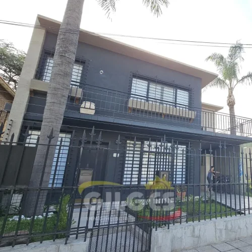 Casa en LAPRIDA al 300