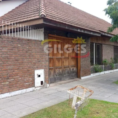 Casa 5 Amb. Sobre Lote  8.66x25  en Haedo  con Garage
