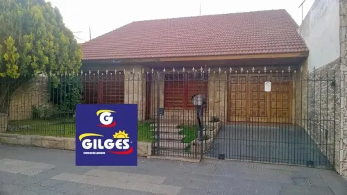 Casa 5 Amb. S/Lote 10x30M²  en San Justo - Muy  Buen Estado - Fondo  libre con Quincho