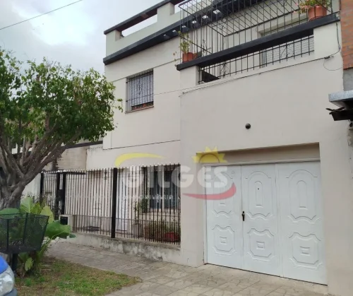 Casa en CASEROS al 800