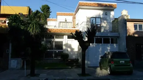 Casa 5 Ambientes con Departamento 3 amb. en Ramos Mejía - Apto Profesional
