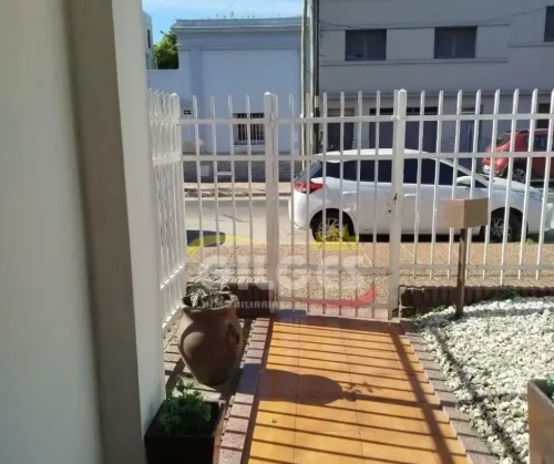 Casa de 4 Ambientes en Muy Buen Estado  – Lote de 8,66 x 24 m²