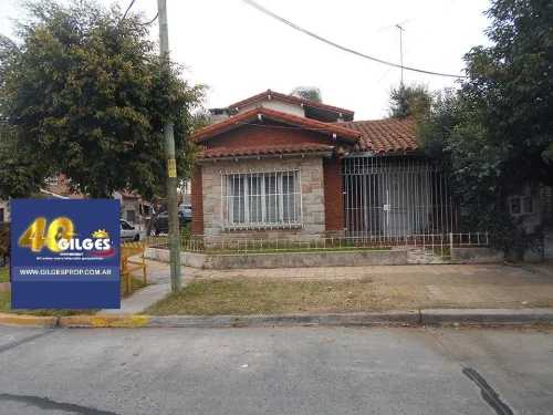 Casa 4 ambientes en BERON DE ASTRADA al 1700