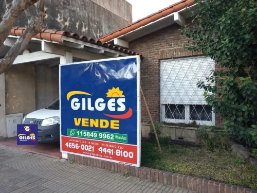 Casa de 5 Ambientes con Departamento en Fondo sobre Lote de 10x26