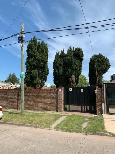 Casa Quinta 3 ambientes  sobre lote de 12x55 con Piscina y Cochera   en LUCIA RUEDA  42