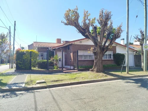 Casa 3 ambientes Excelente  estado en Barrio Pileta