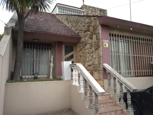 Chalet de Categoría Ideal para 2 Familias  sobre lote de 10x37.34mts