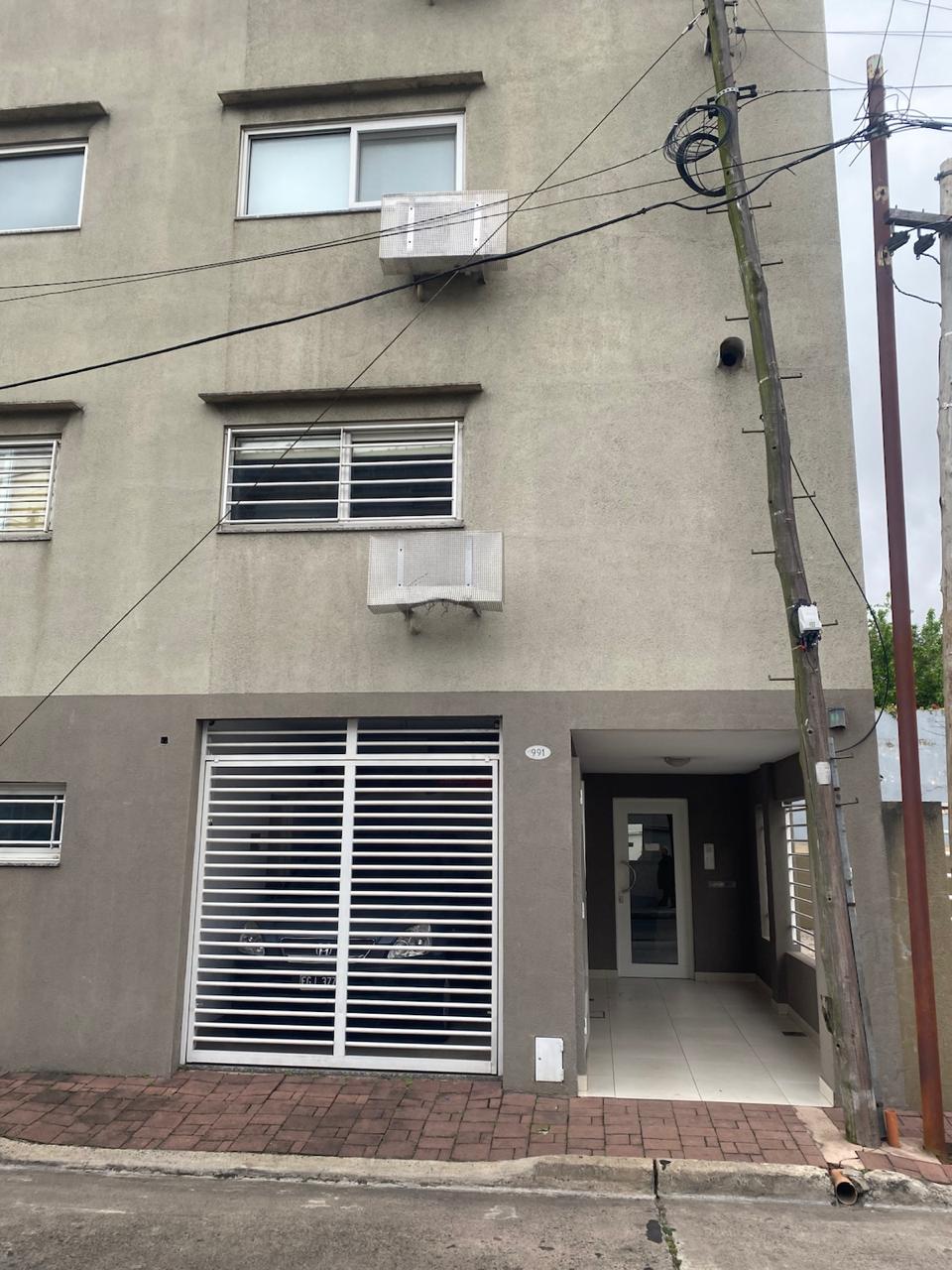 Departamento de 2 amb en alquiler en planta baja – Villa Sarmiento Apto profesional