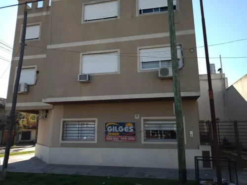 DEPARTAMENTO 2 AMBIENTES – PLANTA BAJA AL FRENTE – CON  GARAGE DOBLE