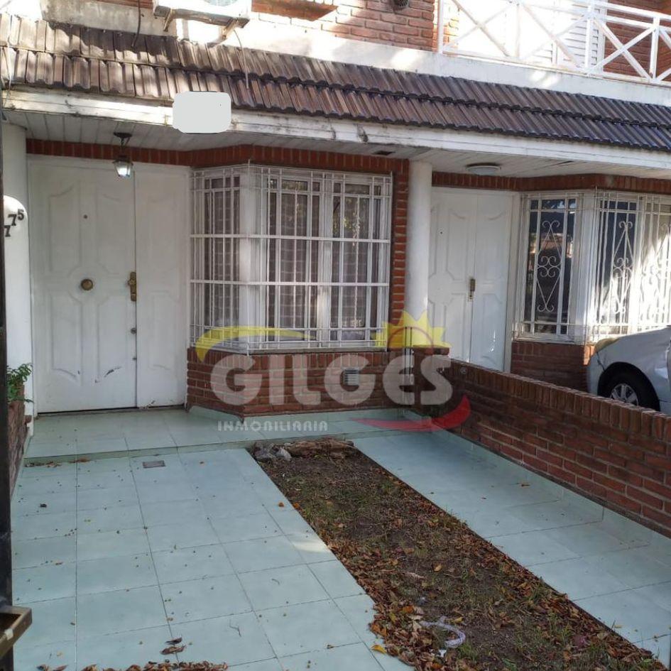 TRIPLEX 4 AMB. BUEN ESTADO  "CON RENTA"