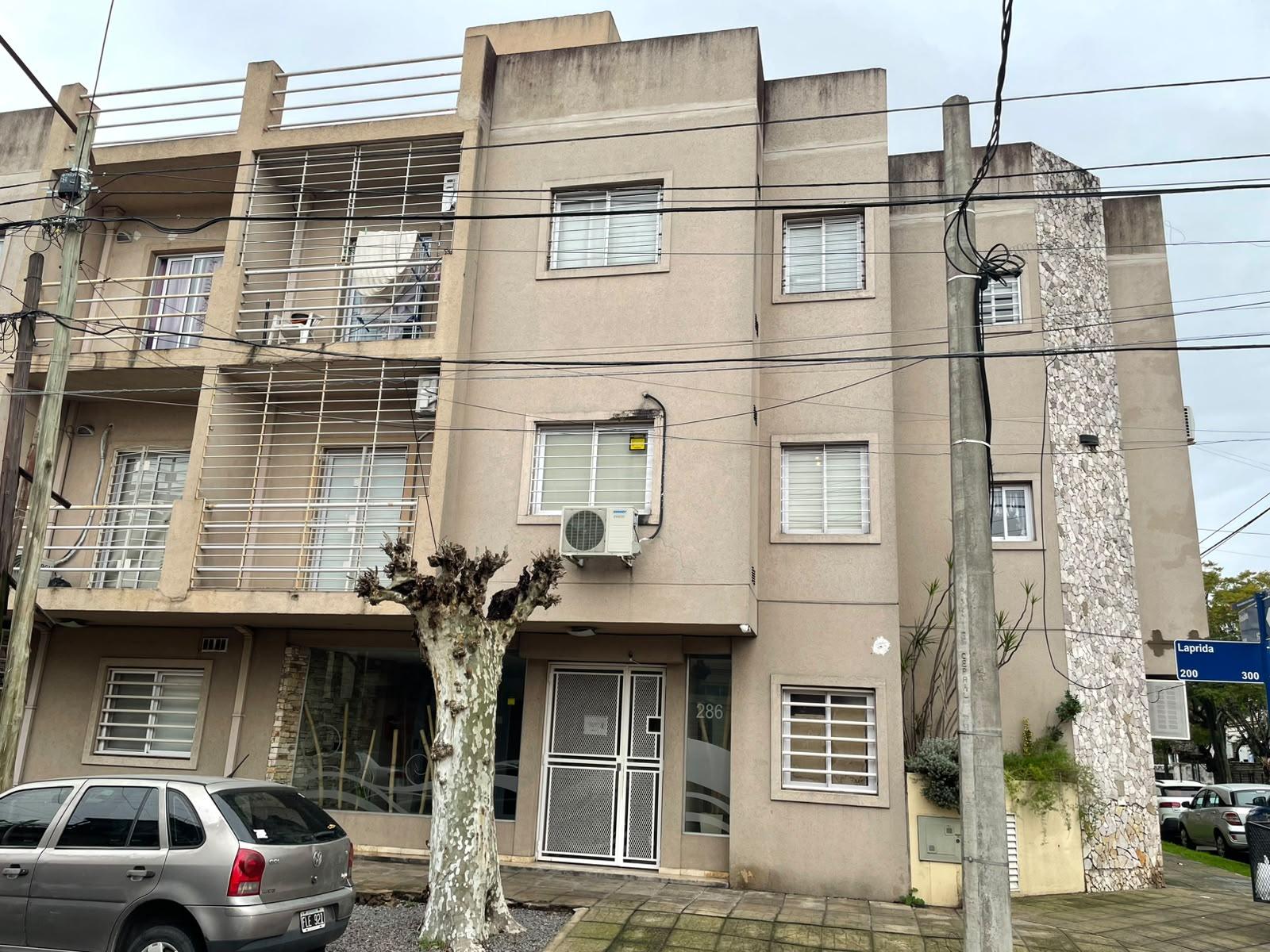 Departamento en LAPRIDA al 200