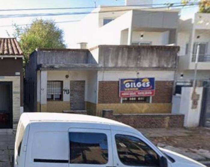 Terreno de 8.66x27.50m²   en CHILE  al 900