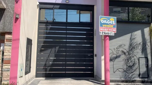 EXCELENTE LOCAL + OFICINA SOBRE AV GAONA, EXCELENTE UBICACION A ESTRENAR!! SOBRE LOTE DE 10X50 (500M²)