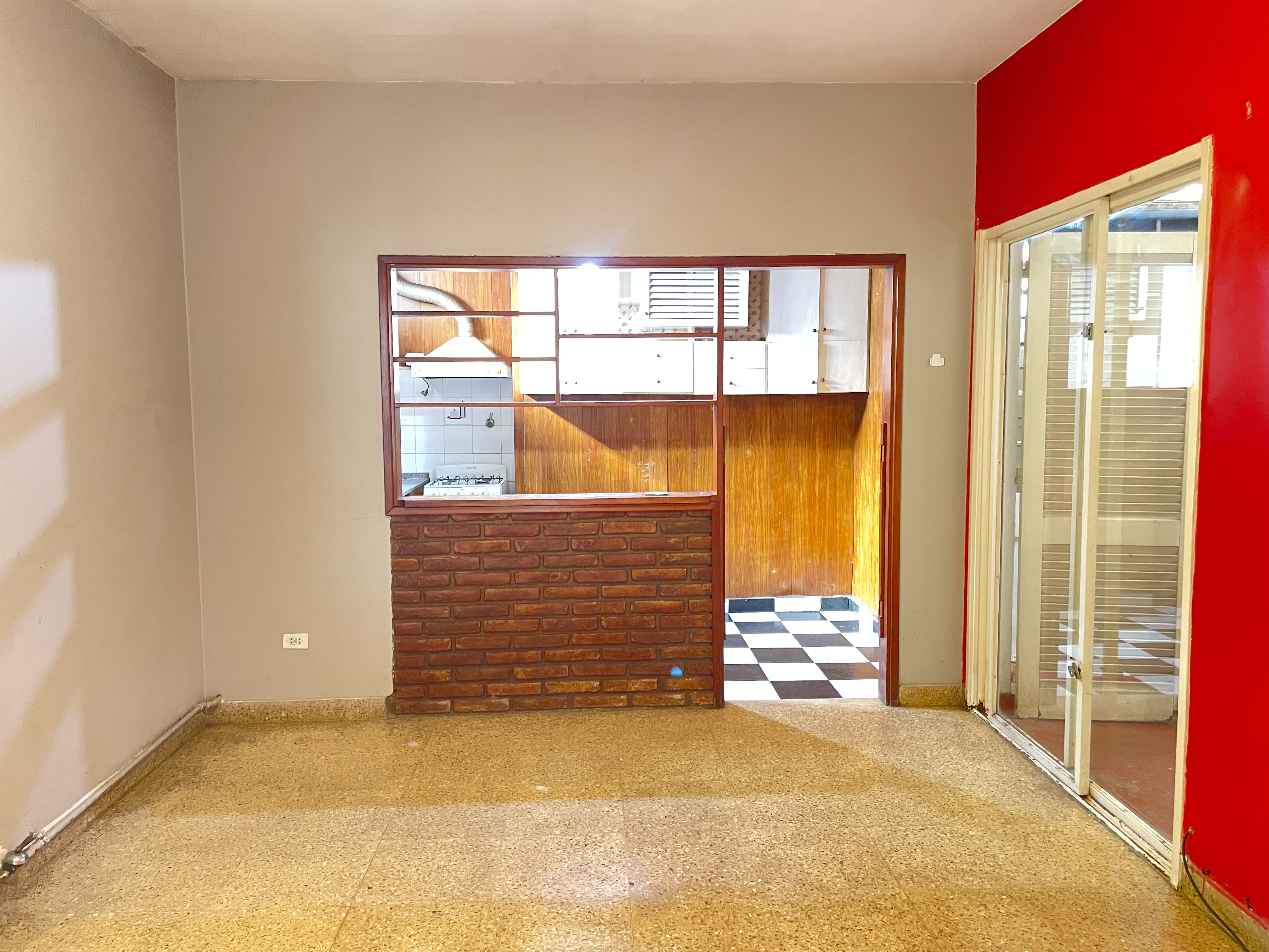 Departamento 2 ambientes con patio en Ramos Mejía