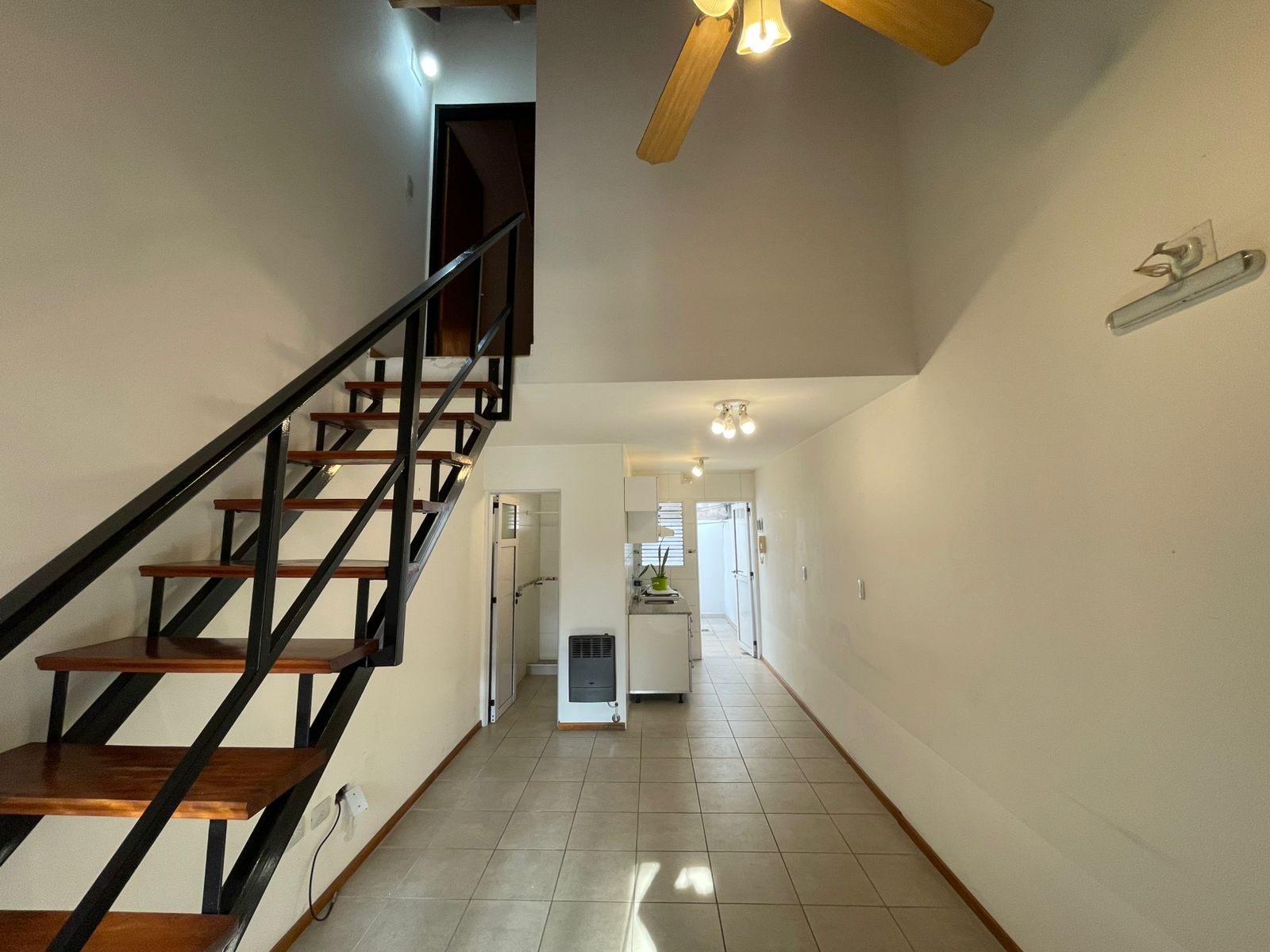 Dúplex 2 Ambientes 40m² Con Patio Y Lavadero En Lomas Del Mirador