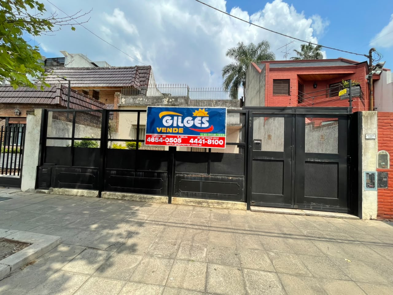 Casa 3 ambientes con cochera y fondo en Ramos Mejía
