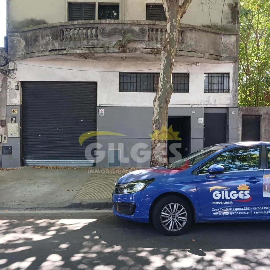 Depósito en FONROUGE  al 2300, Mataderos